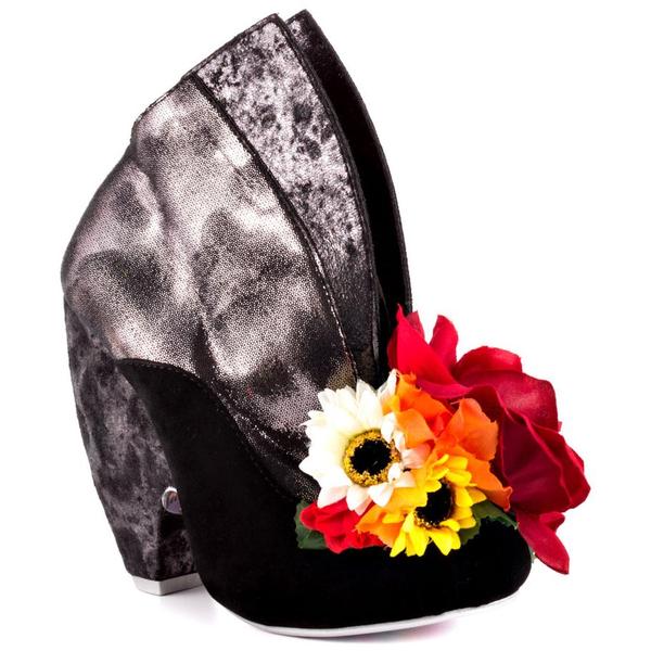 AIBU to show you these shoes? (Facebook selling shite)