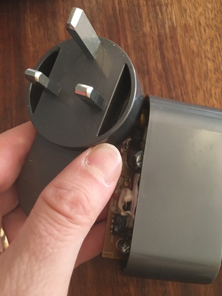 WARNING: Dangerous power supply on Dyson handheld vacuum cleaner