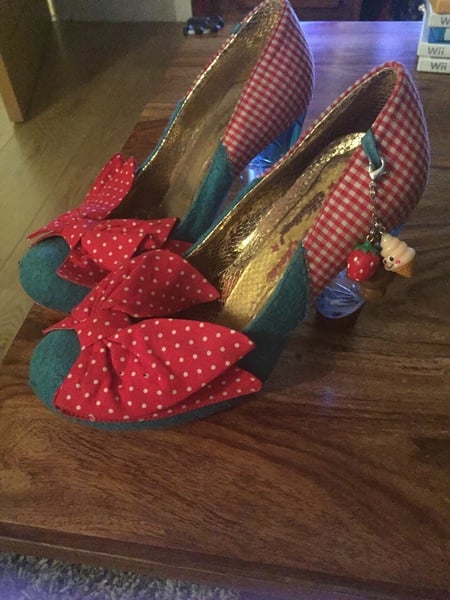AIBU to show you these shoes? (Facebook selling shite)