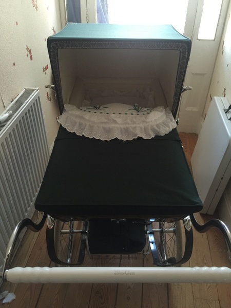 To buy an old Silvercross Heritage pram?