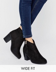 Skinny ankles = ankle booting hell