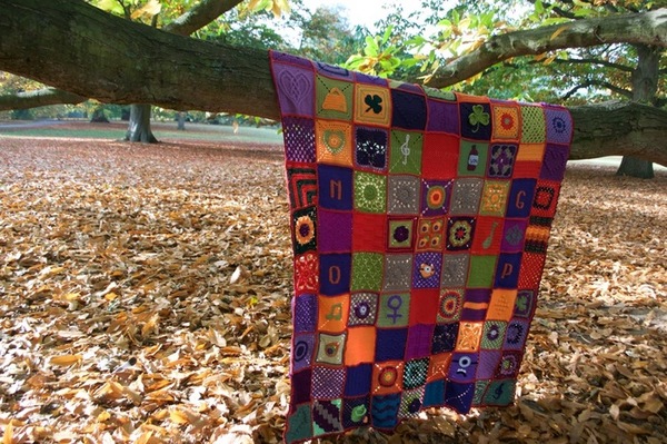 Woolly Hugs. A blanket for DashingRedHead's family. Can anyone help us please?