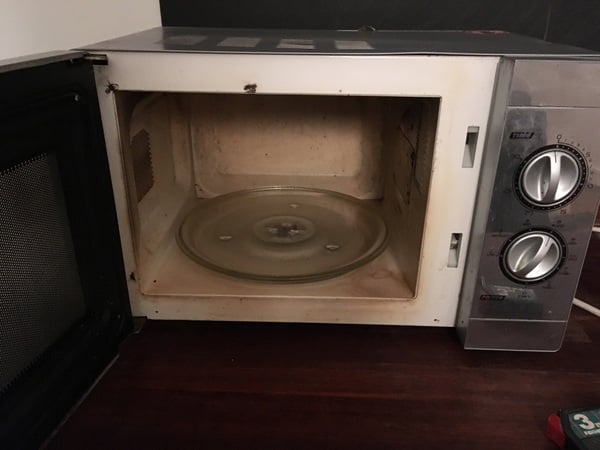 Tips for cleaning filthy floorboards and other fixtures