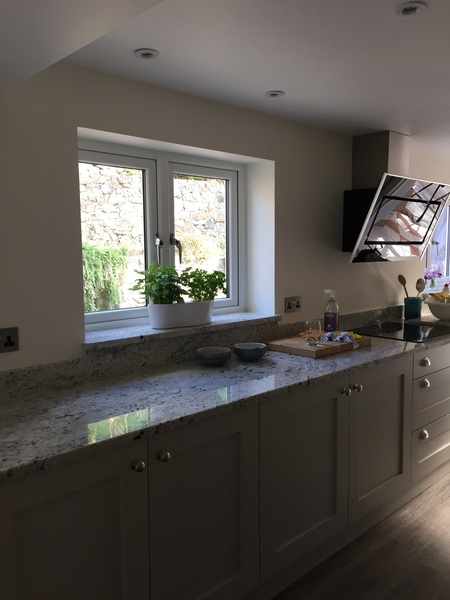 What colour splash back?