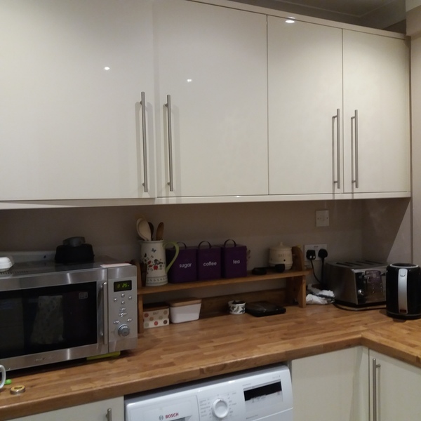 Help me fall in love with gloss kitchens - and choose a colour!