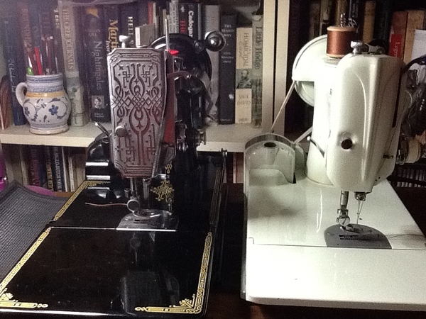 Calling Vintage Sewing Machine fans!