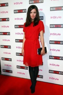 Opaque tights with red lace dress?