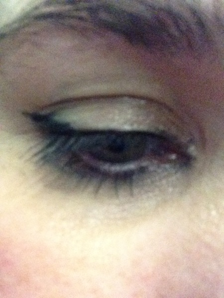 How to do cat's eye flicks with eyeliner