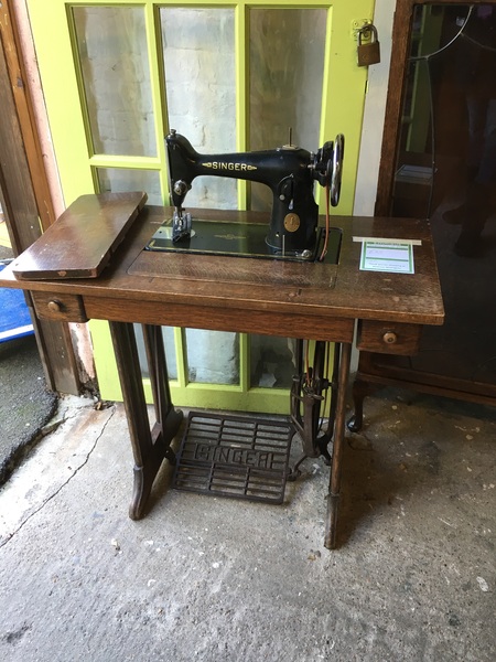 Calling Vintage Sewing Machine fans!