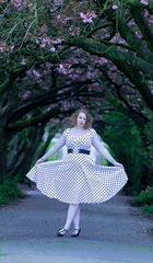 Vintage style dress for wedding that doesn't make my boobs look like a shelf!