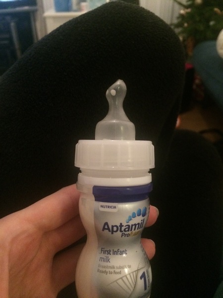 Not AIBU but need help re bottle feeding