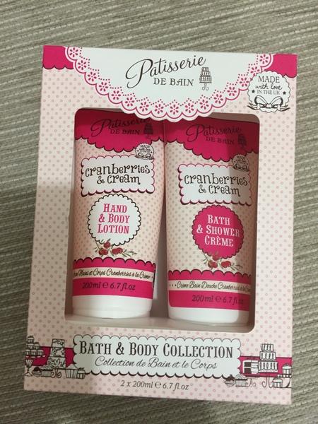 Inexpensive presents for DD to give to friends
