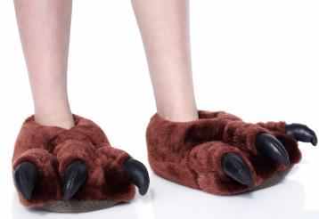 To wear slippers in the office?