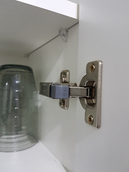 Kitchen cabinets soft close doors
