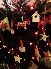 Easy Christmas decoration ideas for a 3 yr old and artistically challenged mum?