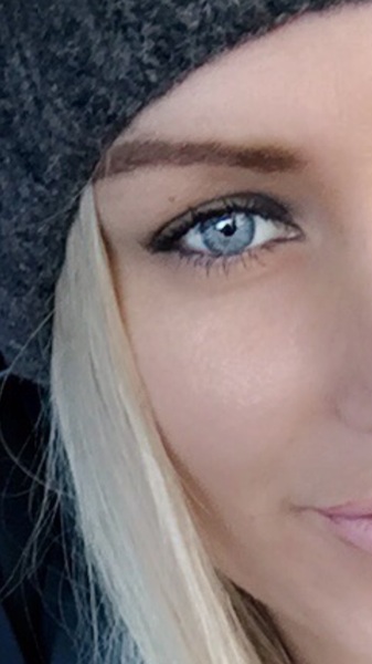 Mascara on lower lashes