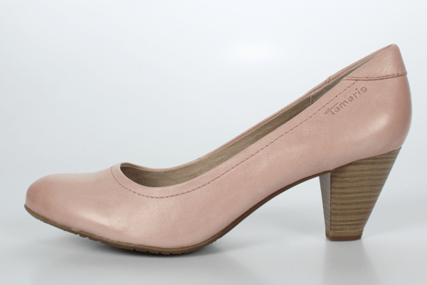 Painting the heels of shoes
