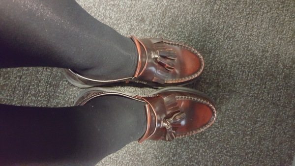 What flat casual shoes (not boots) do you wear with jeans?