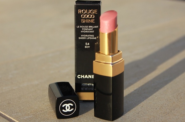What would be a flattering lip colour for me?