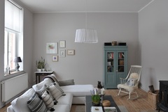 What wall colour goes well with grey sofas?