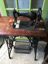 Calling Vintage Sewing Machine fans!