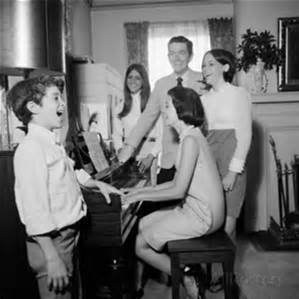 Terraced house next to an old lady who complaint about our piano playing