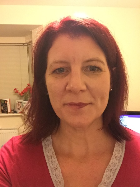 To ask: if you don't wear make up regularly, what do you genuinely think when you see someone who does?