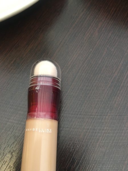 Concealer/brightener under eye