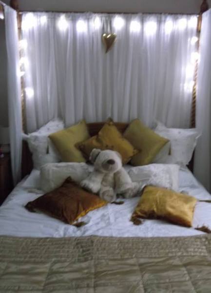 ...to see what your (master) bedroom looks like?