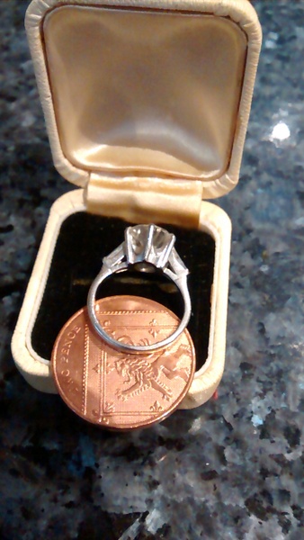Selling a 3.35ct diamond - any jewellers around with up to date (buying) price lists?