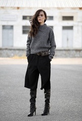 What can I wear with kneelength denim jumpsuit in the winter?
