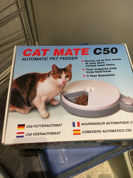 Do any of you use those automatic cat feeding machine thingys? Are they any good?