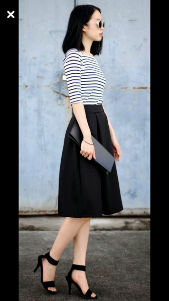 Which top with this skirt?