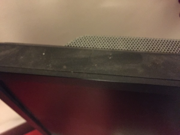 To leave a bad review for an Airbnb that only has good reviews ?