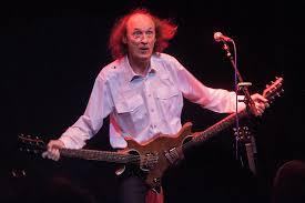 to think that a twin necked guitar is gimmicky and would make DS look like a twat?