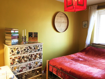 Mustard coloured bedroom walls ...