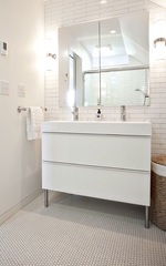 New family bathroom - hints, tips and help required, please!