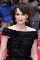 How does Kristin Scott Thomas get her hair looking thicker