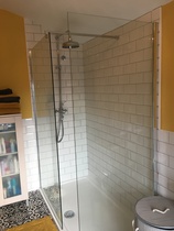 Mustard coloured bedroom walls ...