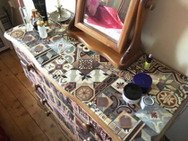 Mustard coloured bedroom walls ...