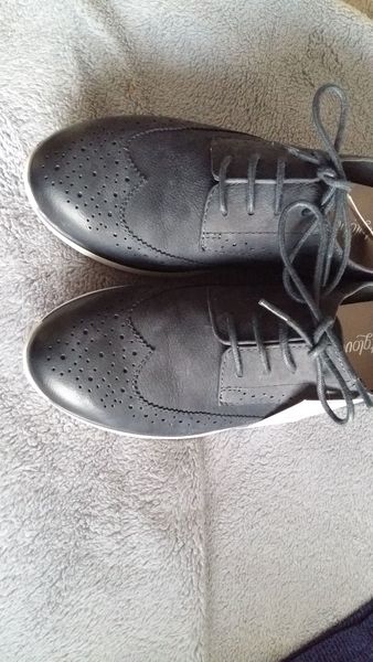 Show me your casual / day / stolling around shops shoes 👟