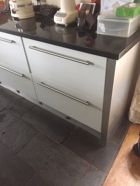 Can anyone show me their dark stone worktops please