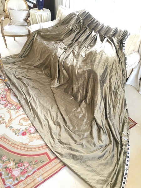 Any curtain experts about?