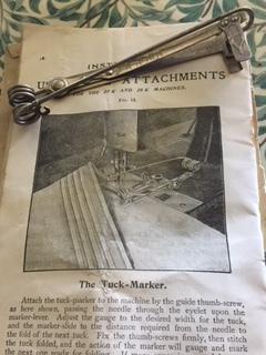 Vintage sewing machine fans, I'm back!