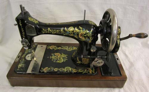 Vintage sewing machine fans, I'm back!