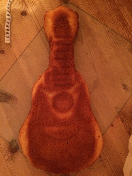 Guitar Birthday cake