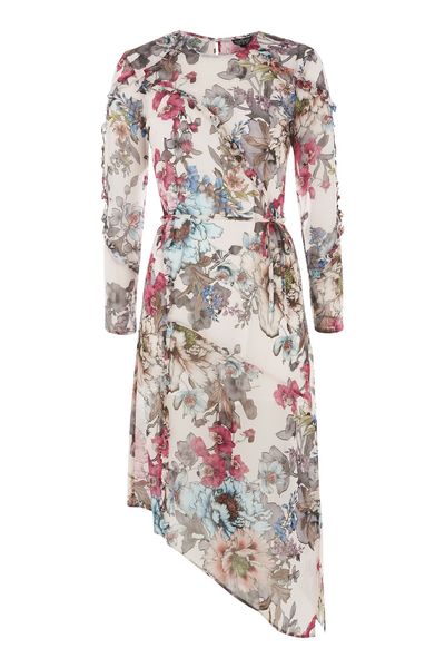 Guests wearing white/cream/ivory