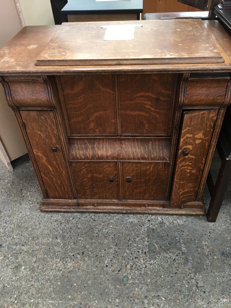 Vintage sewing machine fans, I'm back!