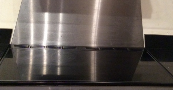Upstand all the way around including behind hob? Splashback on upstand ?