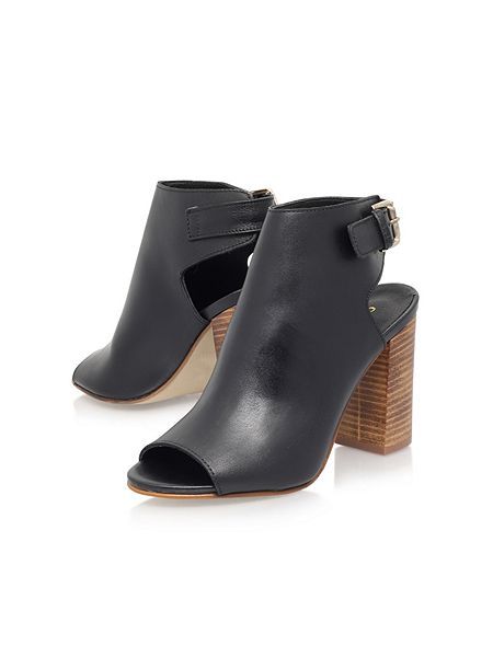 That 'in between' shoe.....are these old hat or funky?